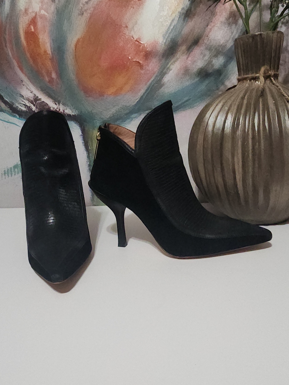 Louise et Cie Viveca Black Lizard Embossed Suede Back Zip Booties 8.5M